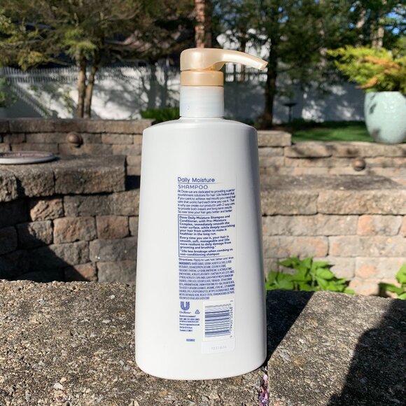 Large Daily Moisture Shampoo - Picture 3 of 6